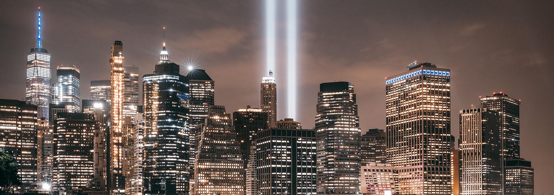 双光条象征着2001年9月11日世界贸易中心的倒塌/ Lerone Pieters摄